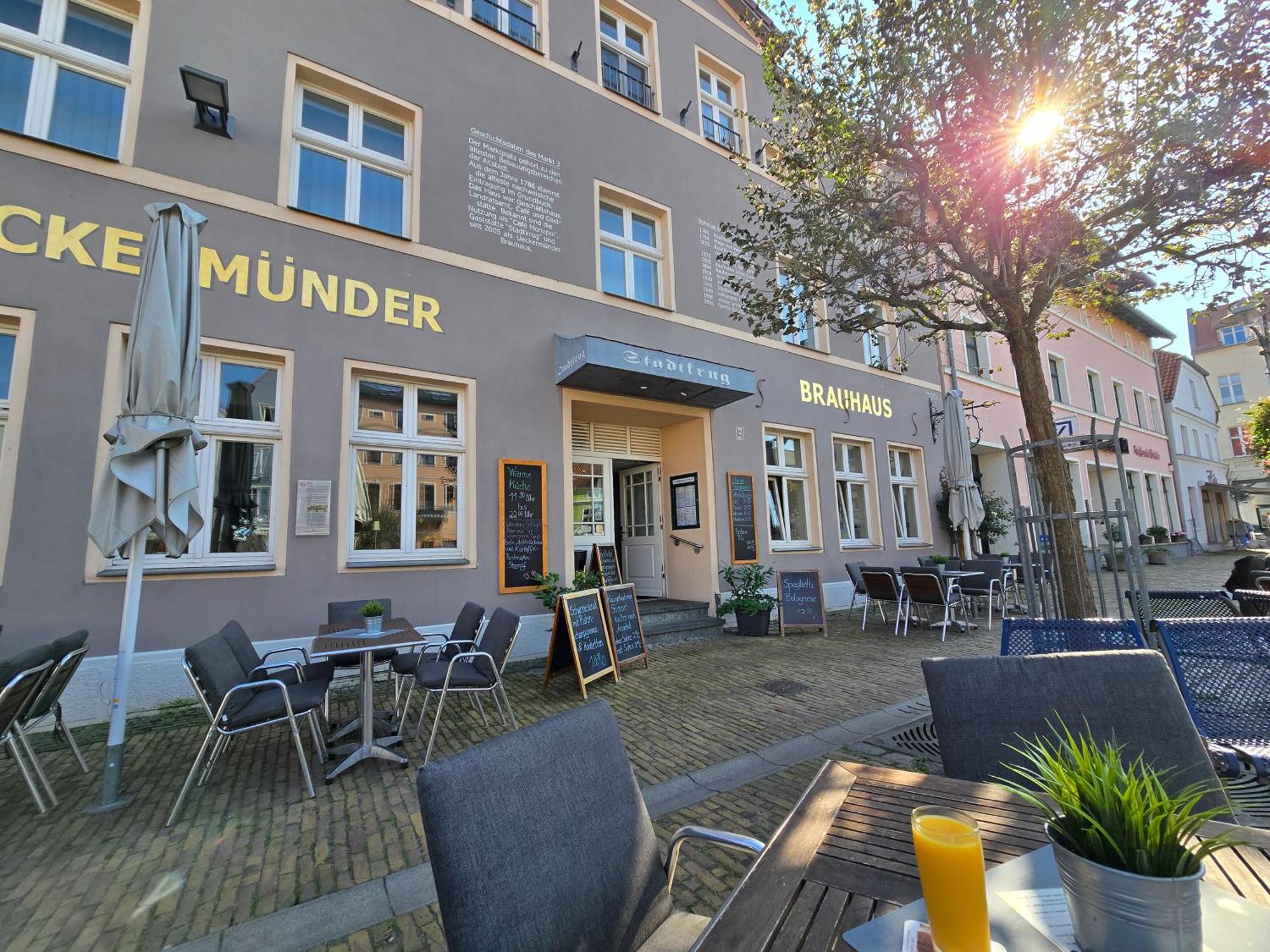 Hotel Am Markt & Brauhaus Stadtkrug Ueckermünde Esterno foto