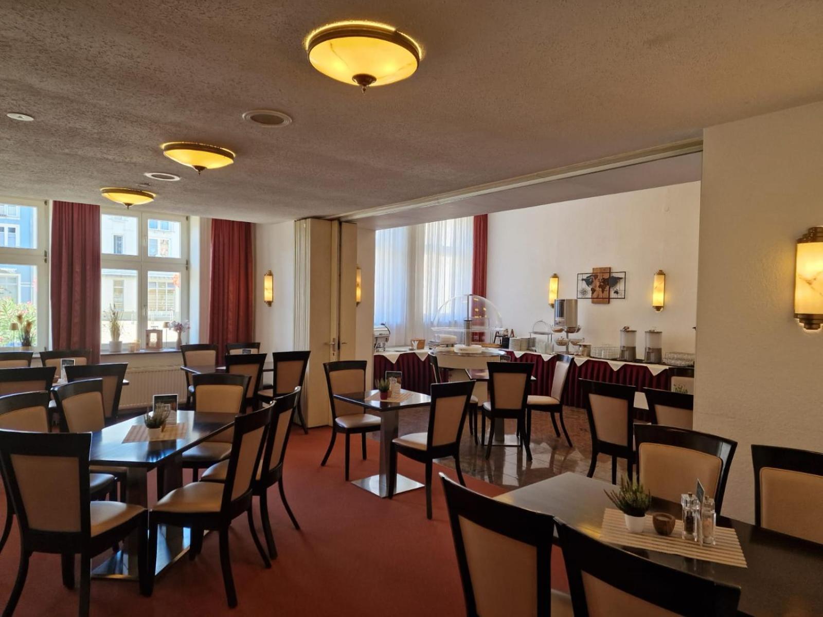 Hotel Am Markt & Brauhaus Stadtkrug Ueckermünde Esterno foto