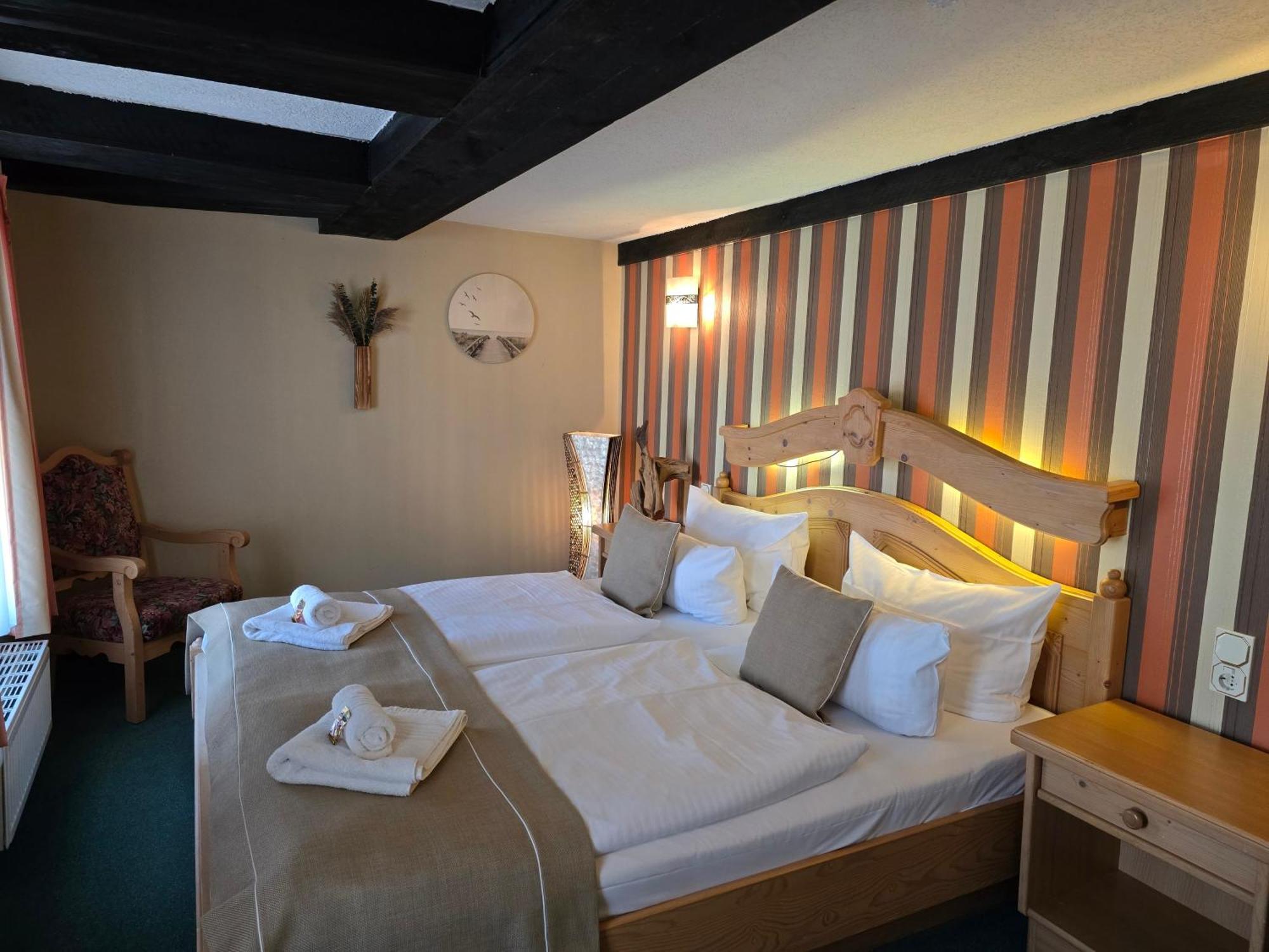 Hotel Am Markt & Brauhaus Stadtkrug Ueckermünde Esterno foto